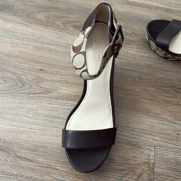 Coach shoes, size 9.5 n brown color - Picture 2 of 5